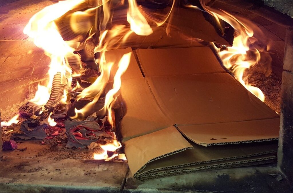 Czy można palić kartonami?